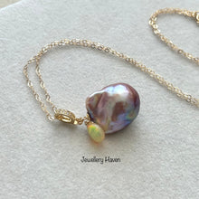 Laden Sie das Bild in den Galerie-Viewer, Metallic iridescent purplish baroque pearl and Ethiopian opal necklace