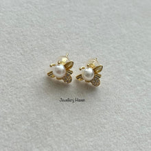 Load image into Gallery viewer, Bee fresh water pearl studs (gold vermeil)