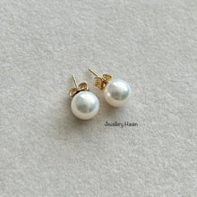 Load image into Gallery viewer, White fresh water round Pearl studs (7.5mm)