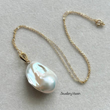 Laden Sie das Bild in den Galerie-Viewer, Rare blue overtone Baroque Pearl necklace